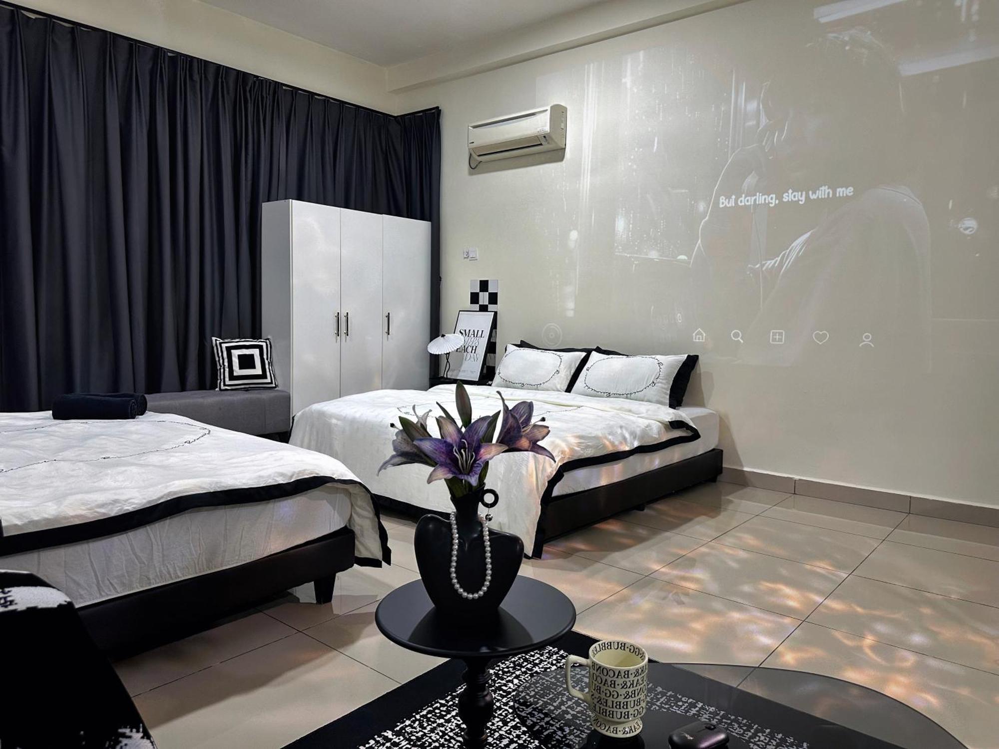 Mount Austin With Hd Projector Fast Wifi Pangsapuri *